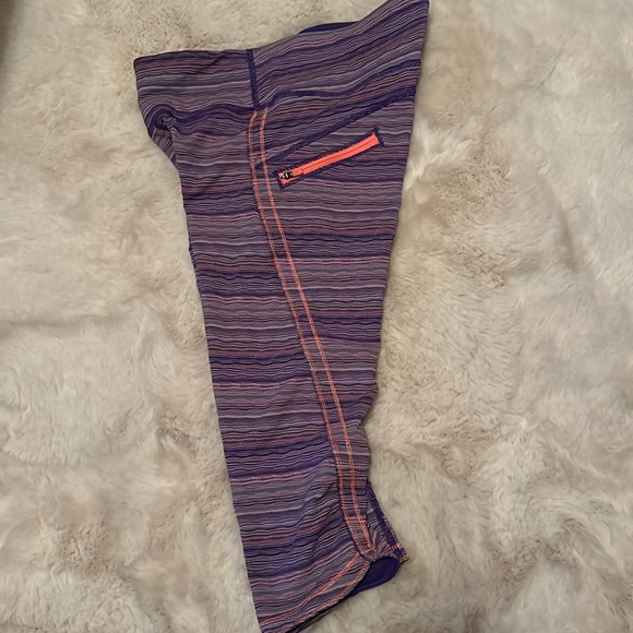 Lululemon Cropped Legging - Picture 4 of 8